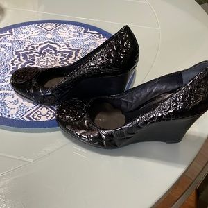 Tory Burch Sofhia Croc Emboise Size 8 1/5